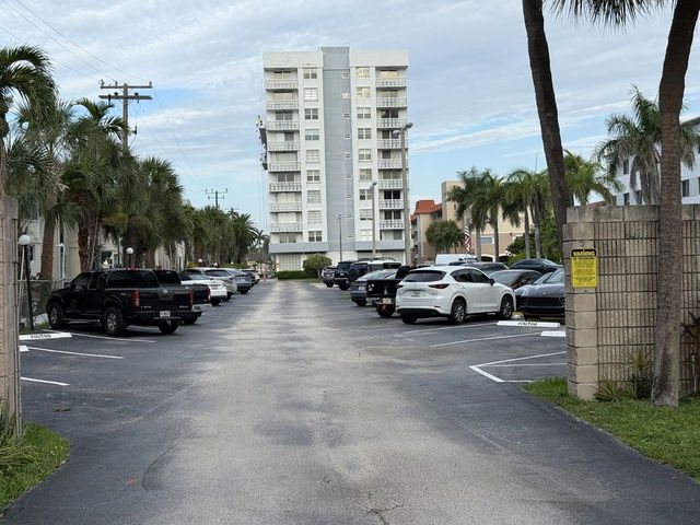 Ashleigh House Condominiums photo 2